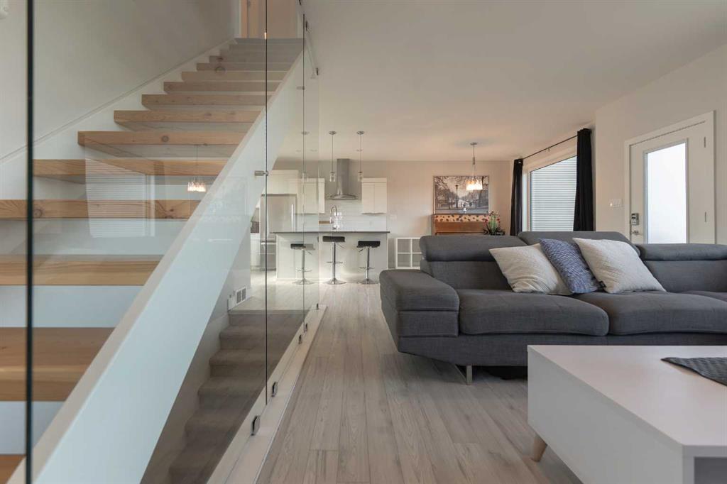 201 Grassland Boulevard W