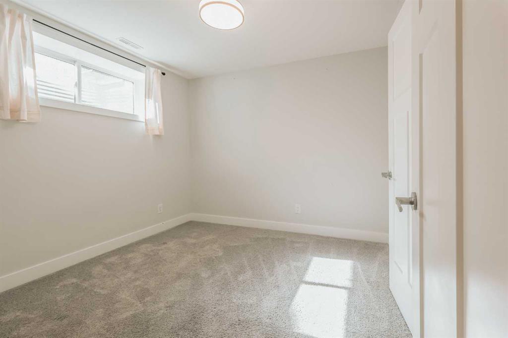 201 Grassland Boulevard W