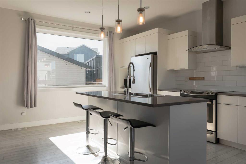 201 Grassland Boulevard W