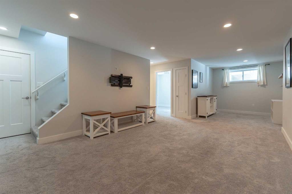201 Grassland Boulevard W