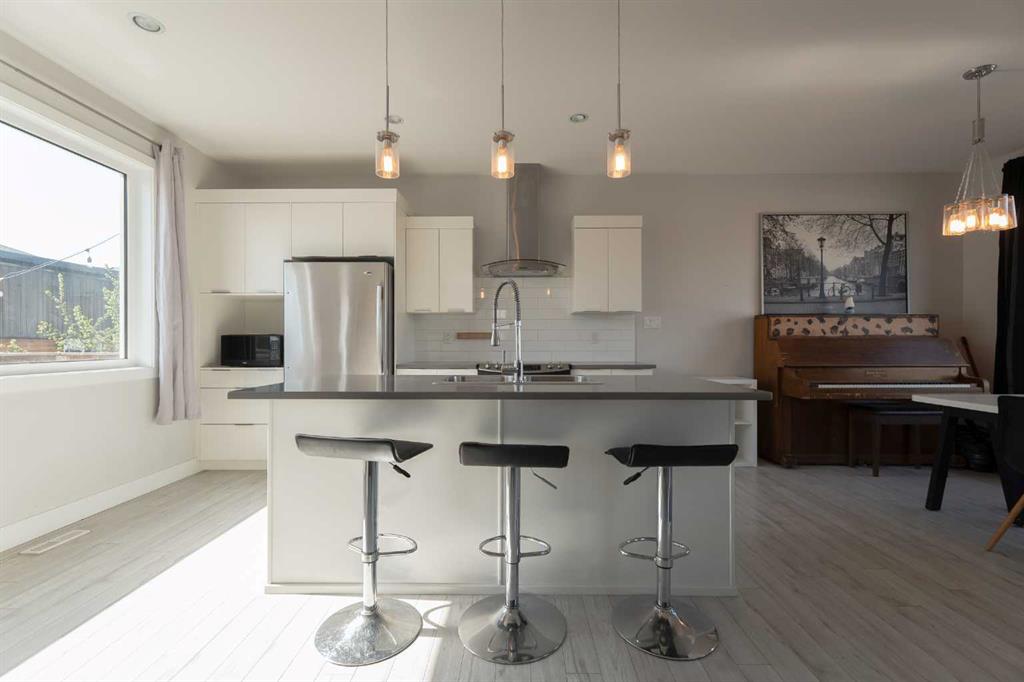 201 Grassland Boulevard W