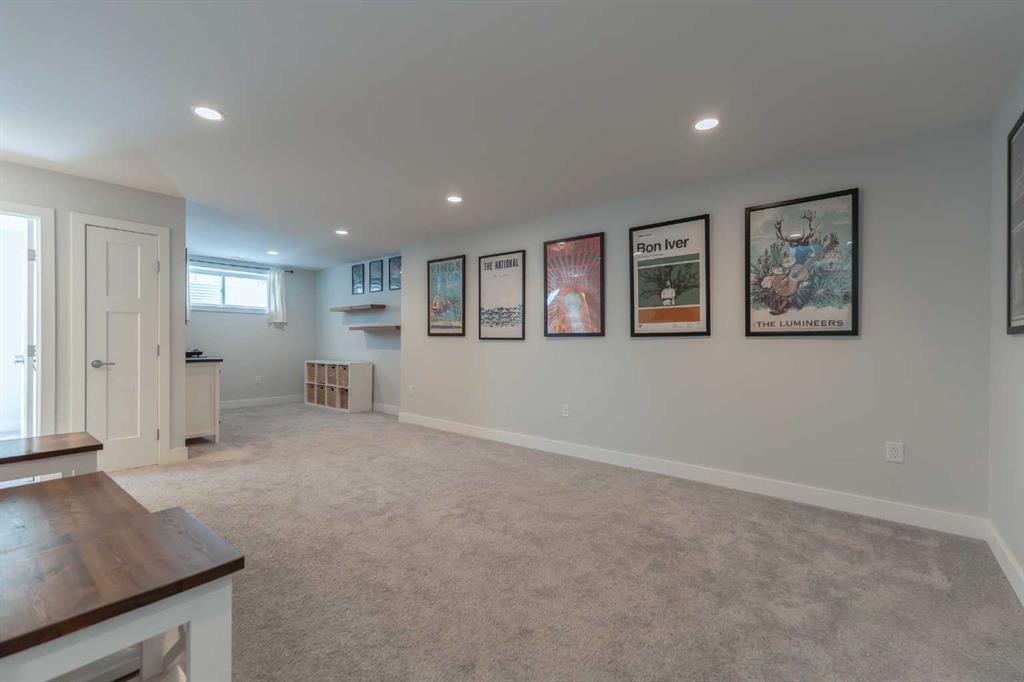 201 Grassland Boulevard W