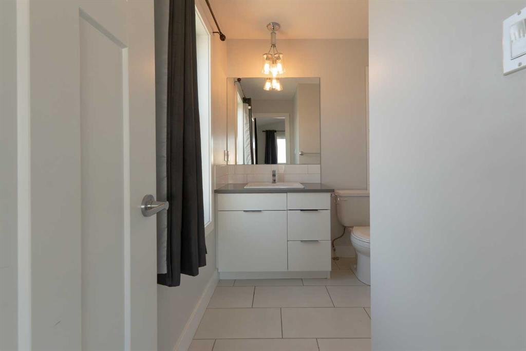 201 Grassland Boulevard W