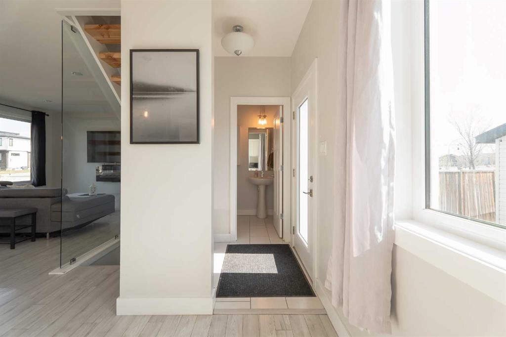 201 Grassland Boulevard W