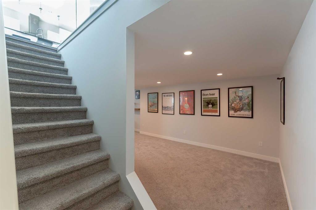 201 Grassland Boulevard W
