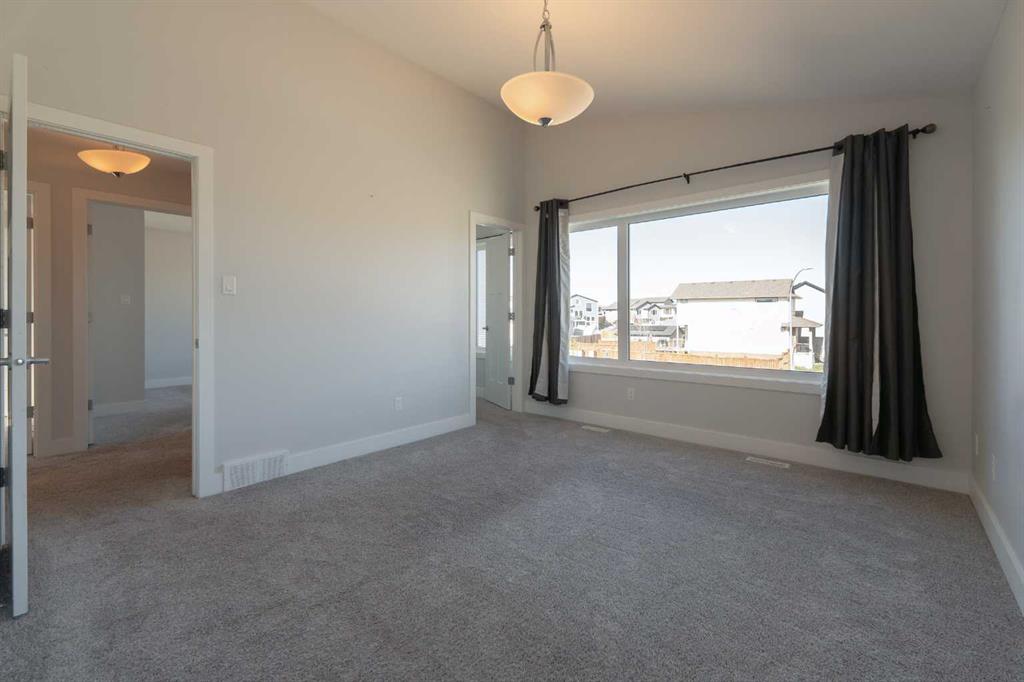 201 Grassland Boulevard W