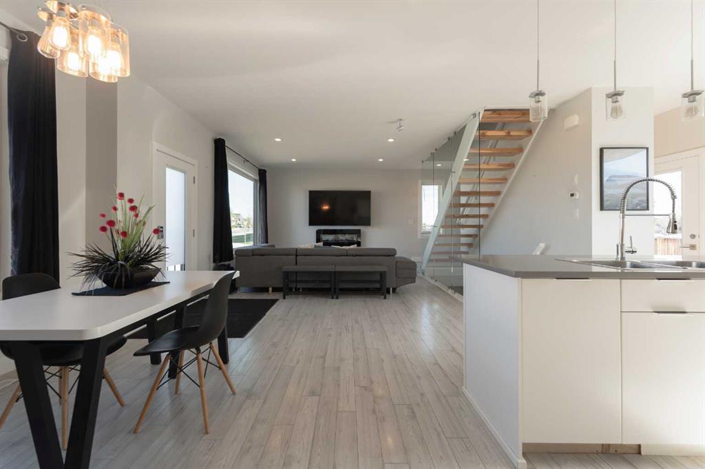 201 Grassland Boulevard W