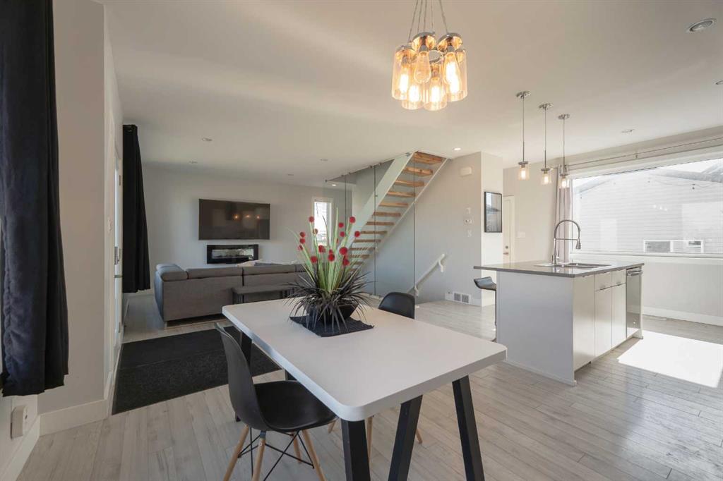 201 Grassland Boulevard W
