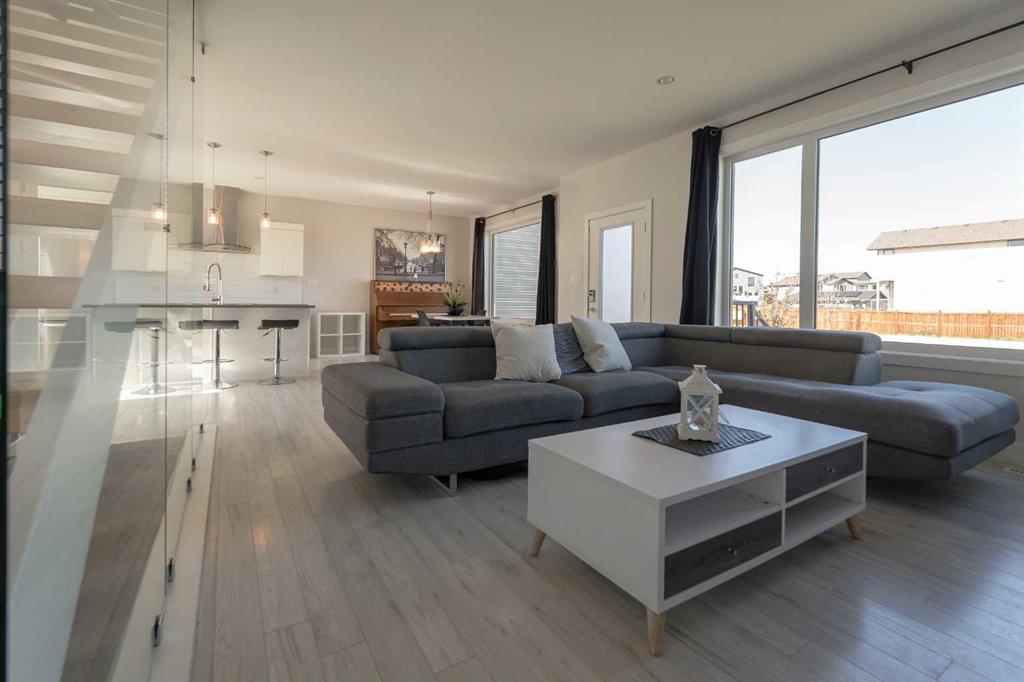201 Grassland Boulevard W