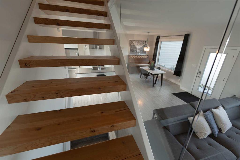 201 Grassland Boulevard W