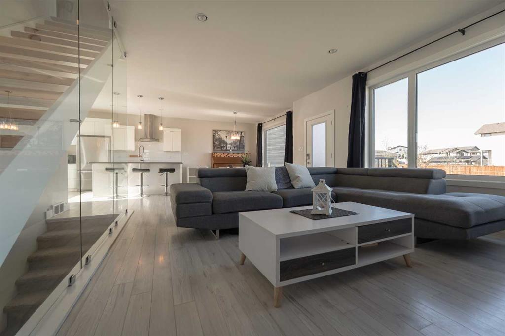 201 Grassland Boulevard W
