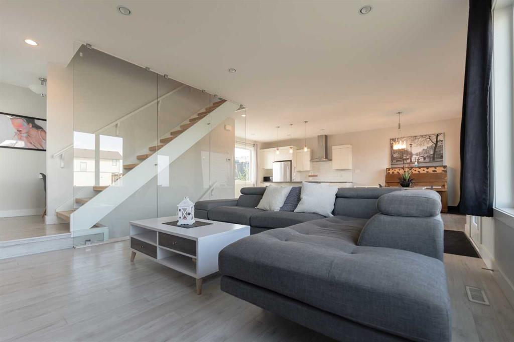 201 Grassland Boulevard W