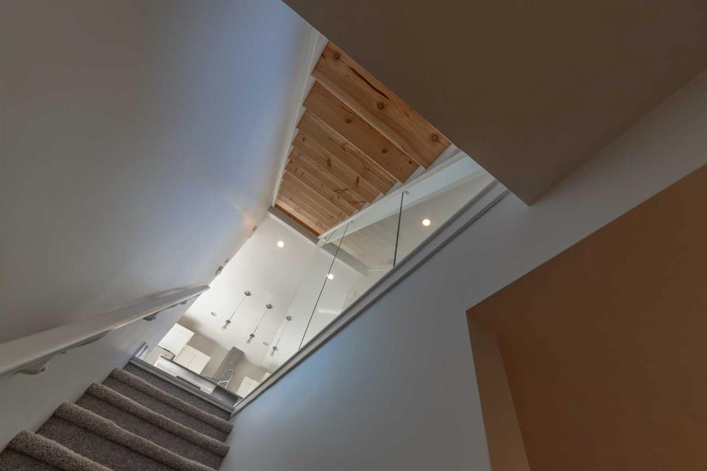 201 Grassland Boulevard W