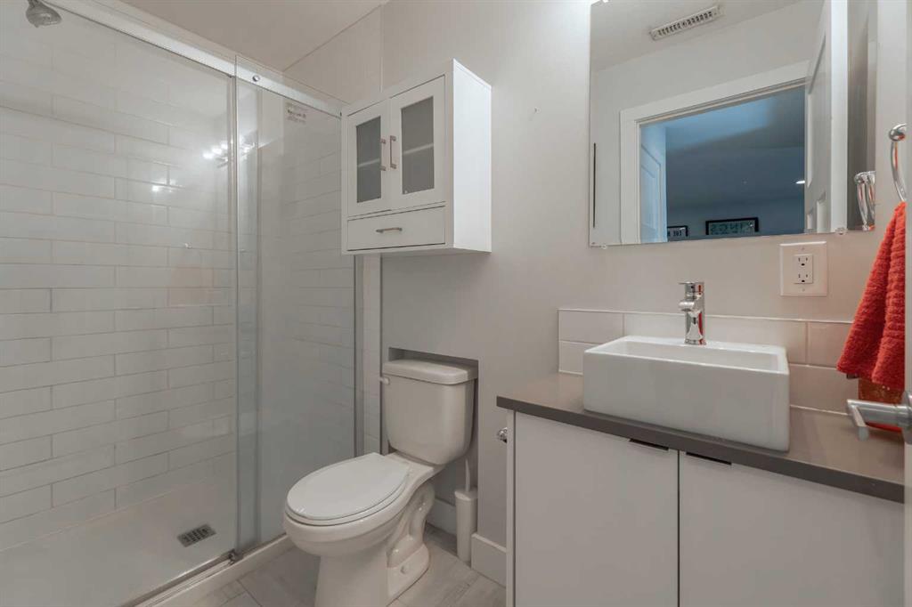 201 Grassland Boulevard W
