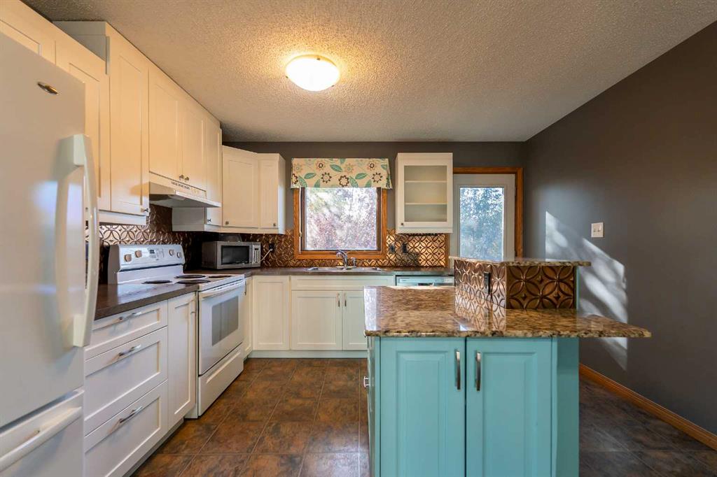 897 Red Crow Boulevard W
