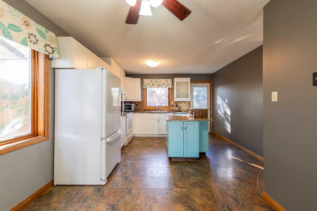 897 Red Crow Boulevard W