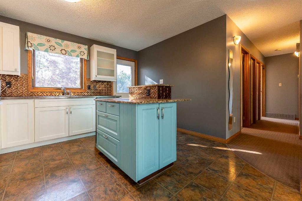 897 Red Crow Boulevard W