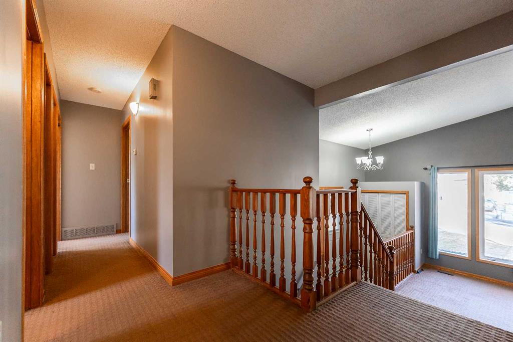 897 Red Crow Boulevard W