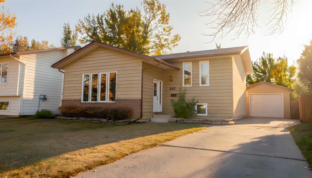 897 Red Crow Boulevard W