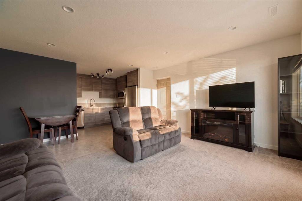 318 Lynx Road N