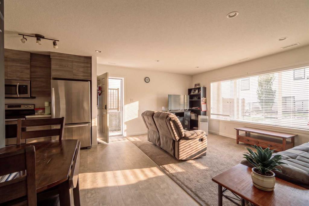 318 Lynx Road N