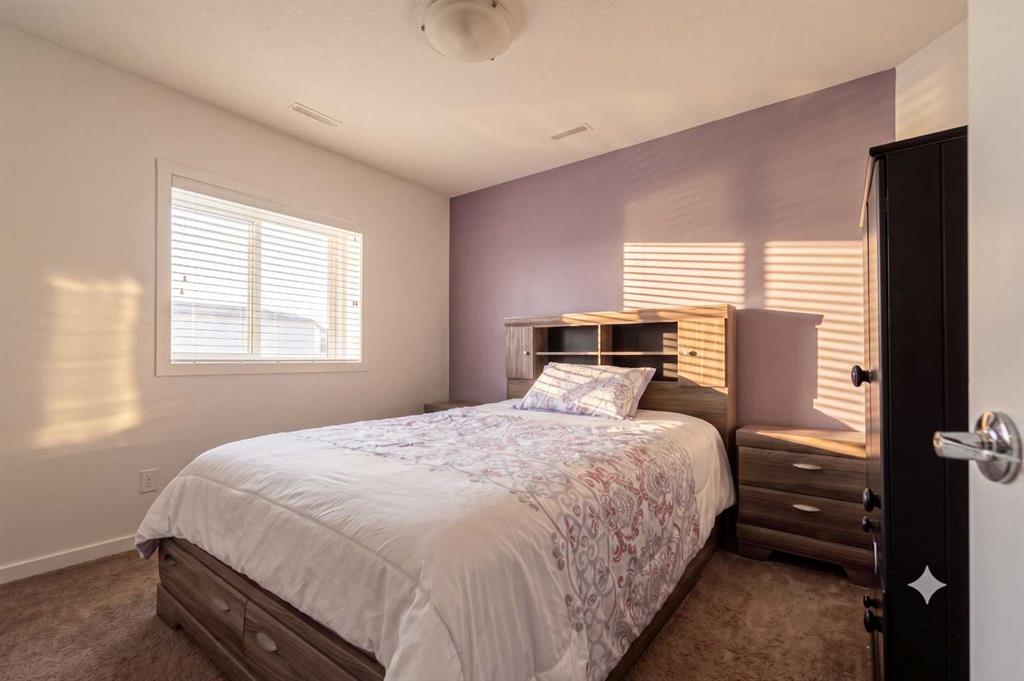 318 Lynx Road N