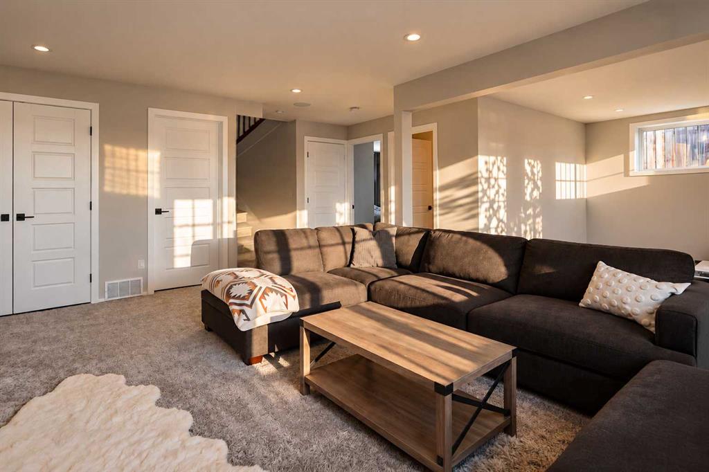 221 Lasalle Terrace W