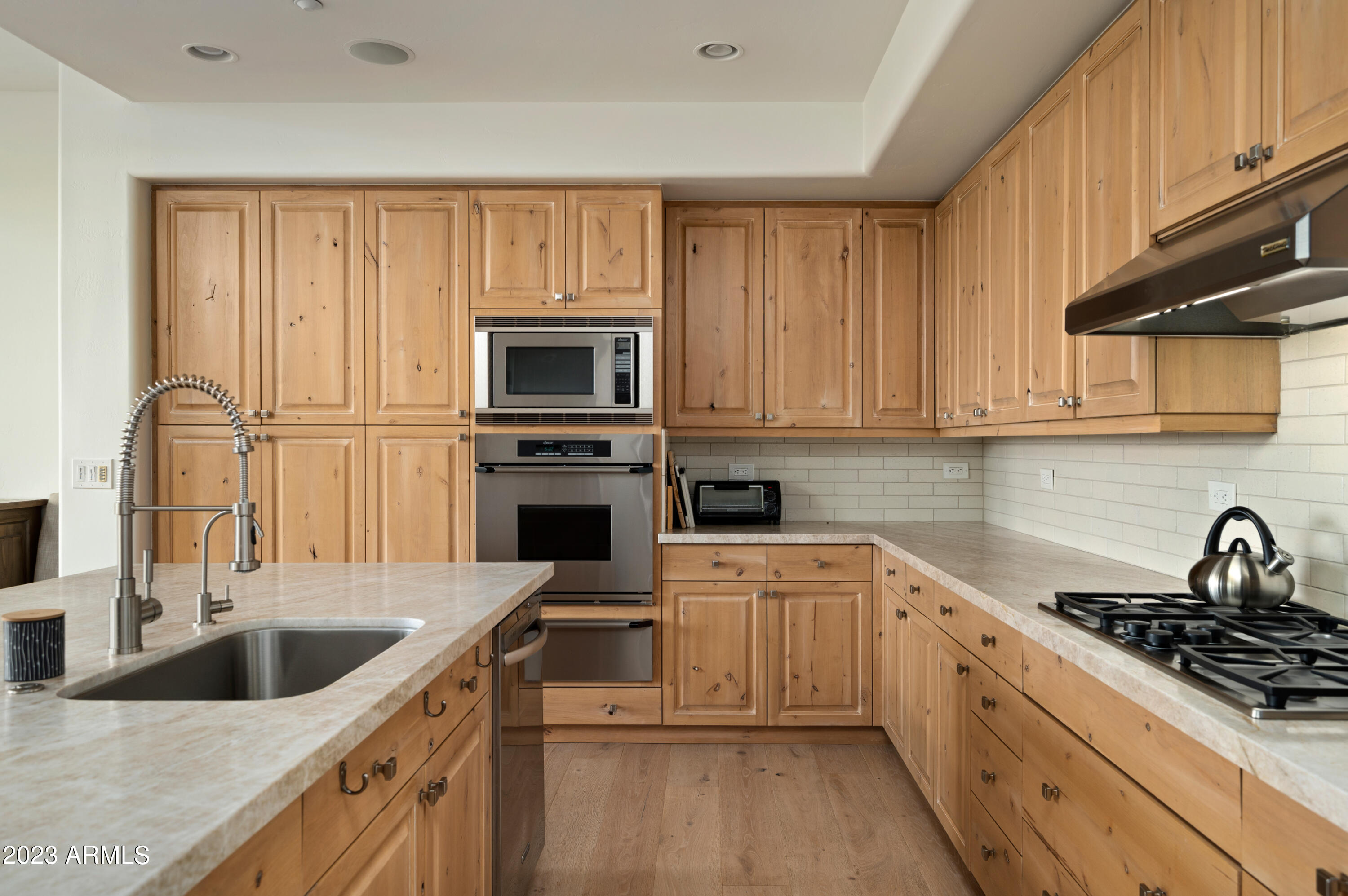 9921 E LOOKOUT MOUNTAIN Drive