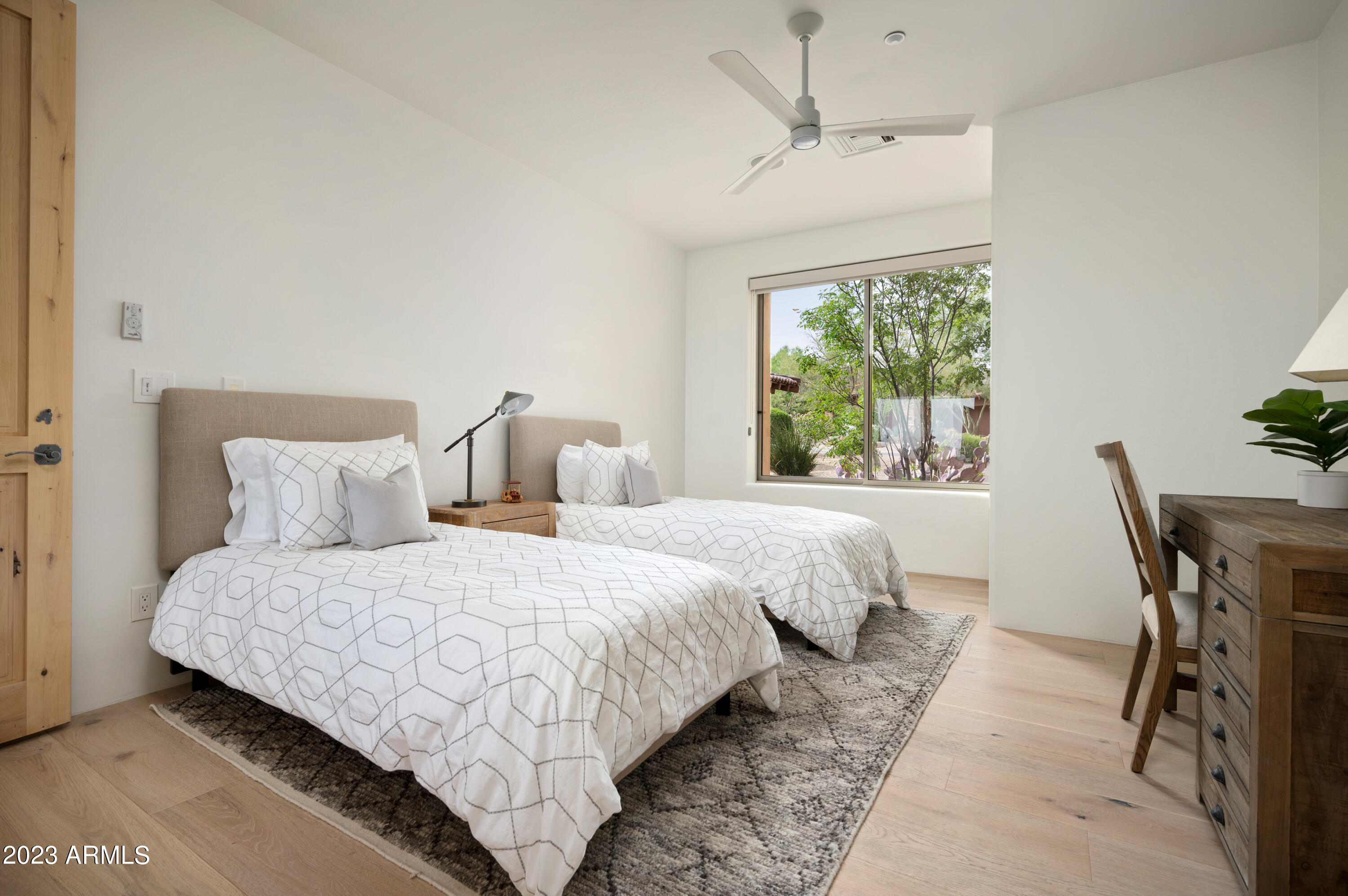 9921 E LOOKOUT MOUNTAIN Drive
