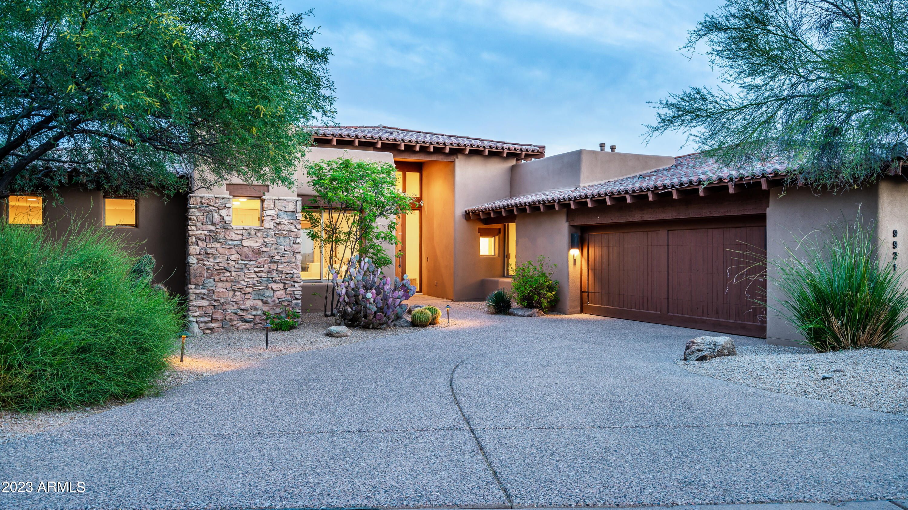 9921 E LOOKOUT MOUNTAIN Drive