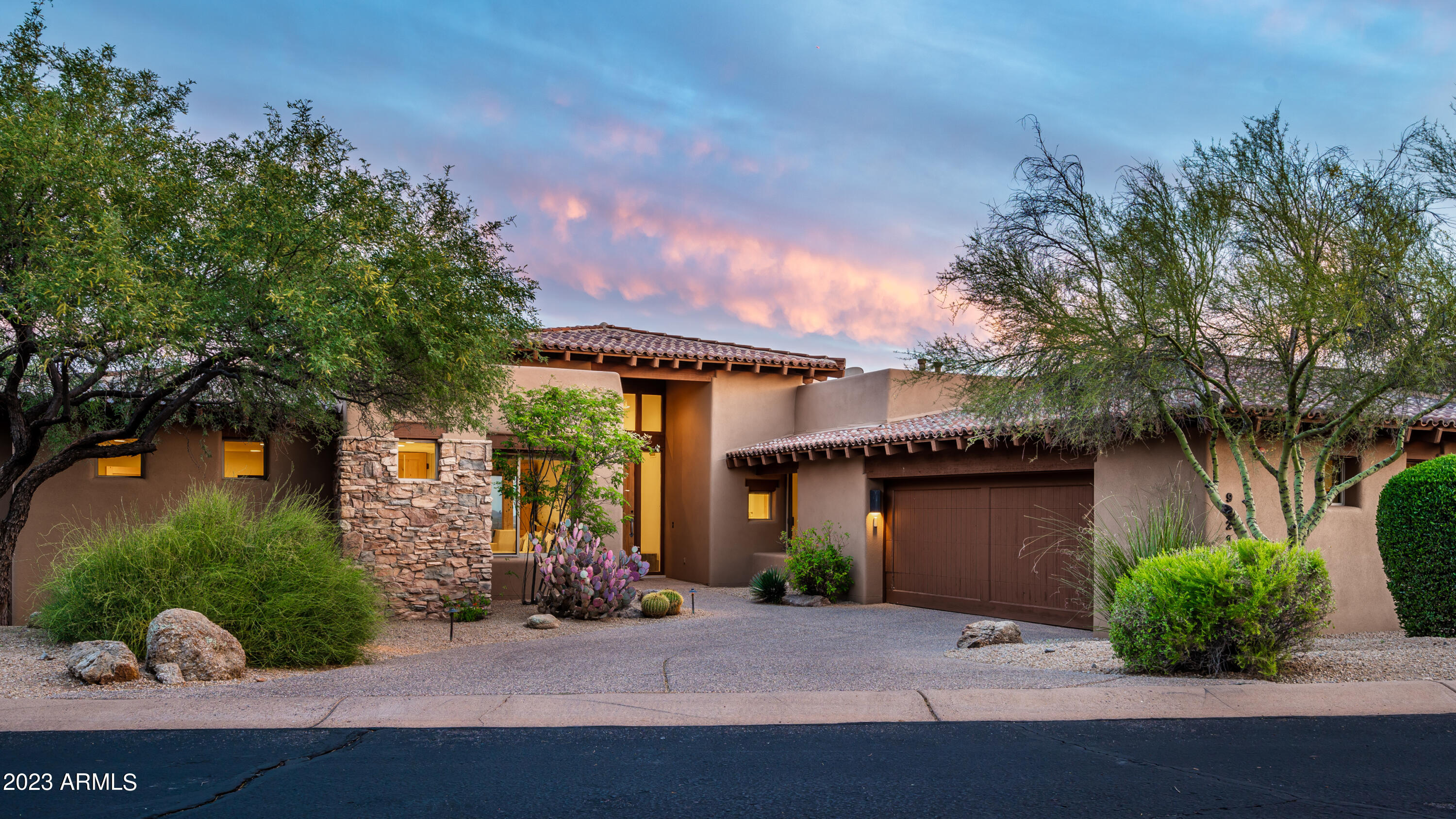 9921 E LOOKOUT MOUNTAIN Drive