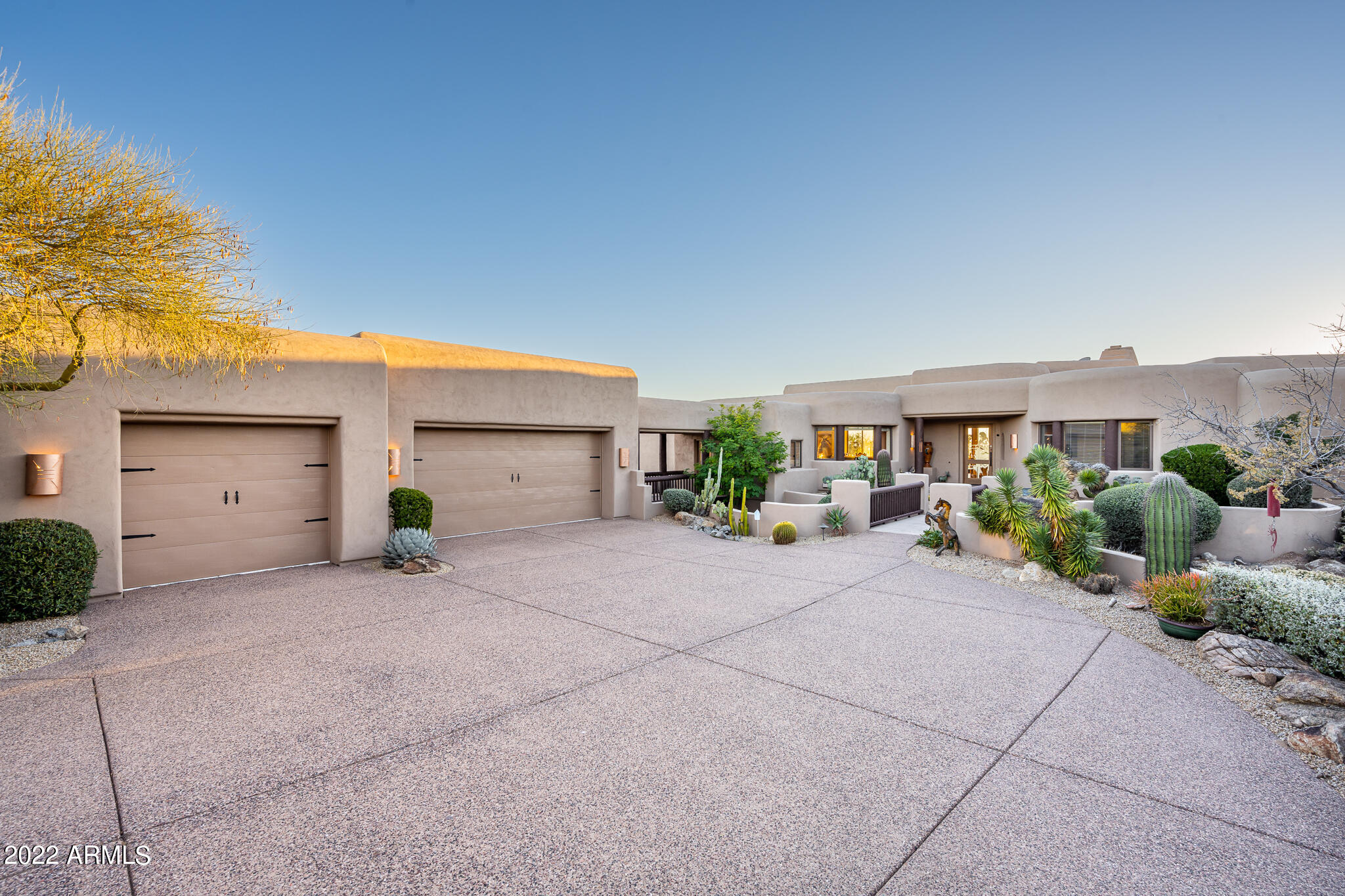 9765 E SKYLINE Court