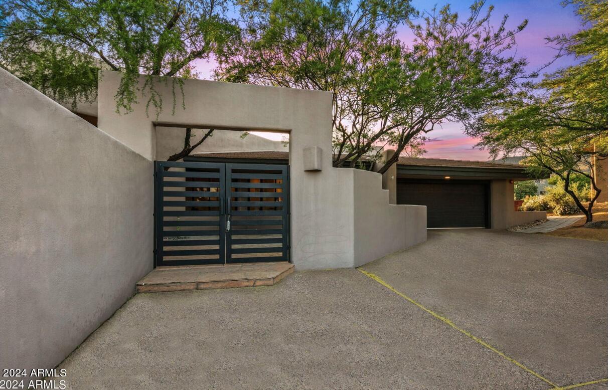 10726 E TAMARISK Way