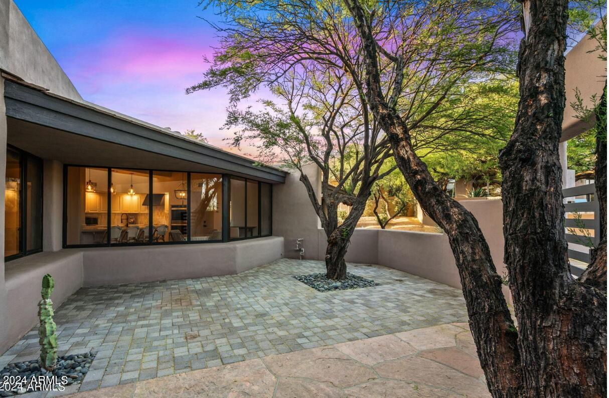 10726 E TAMARISK Way