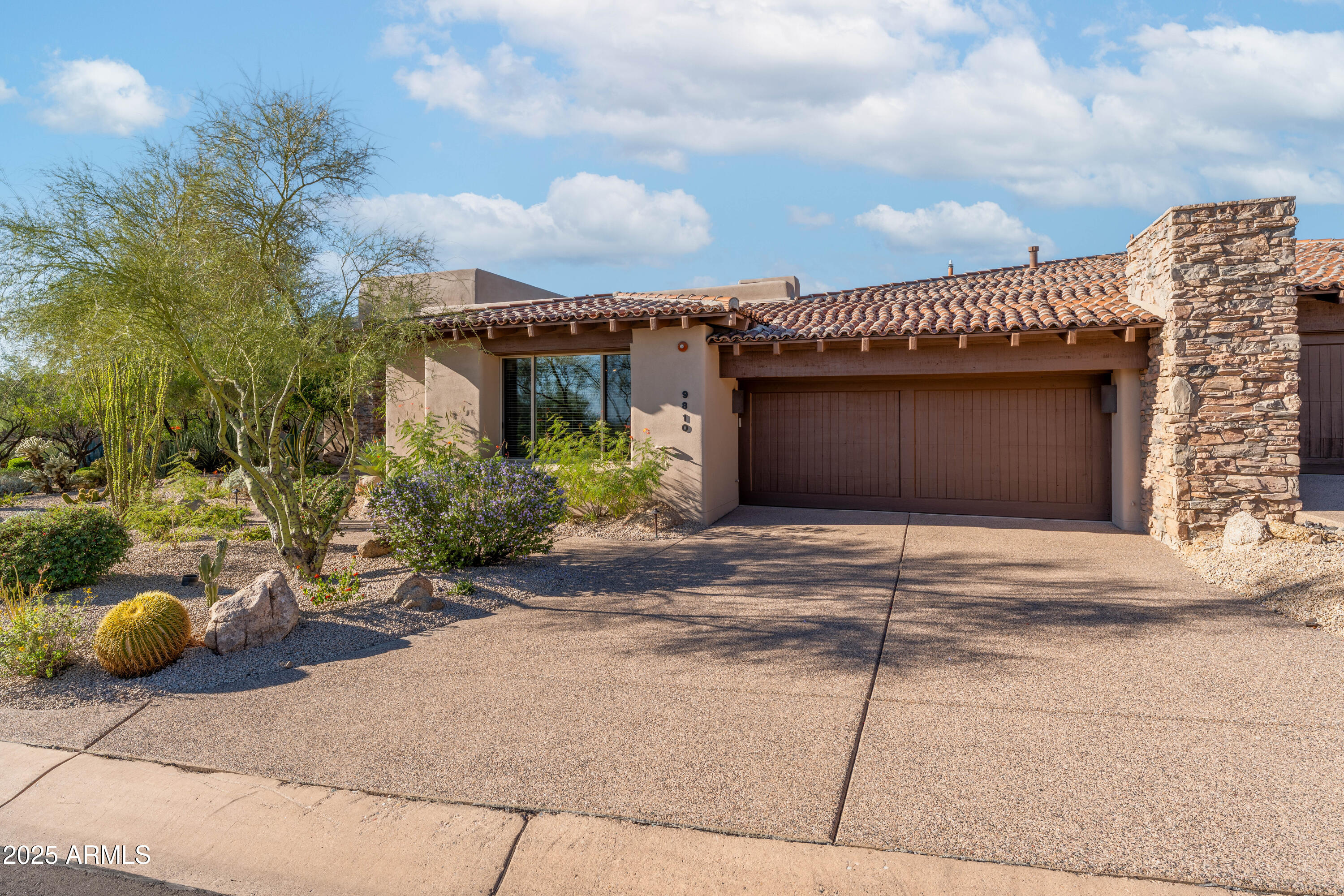 9810 E FORGOTTEN HILLS Drive