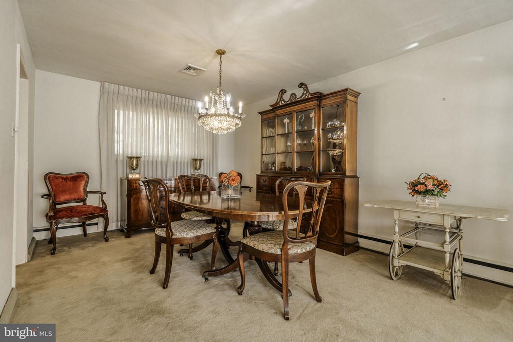 1753 MARILYN DRIVE