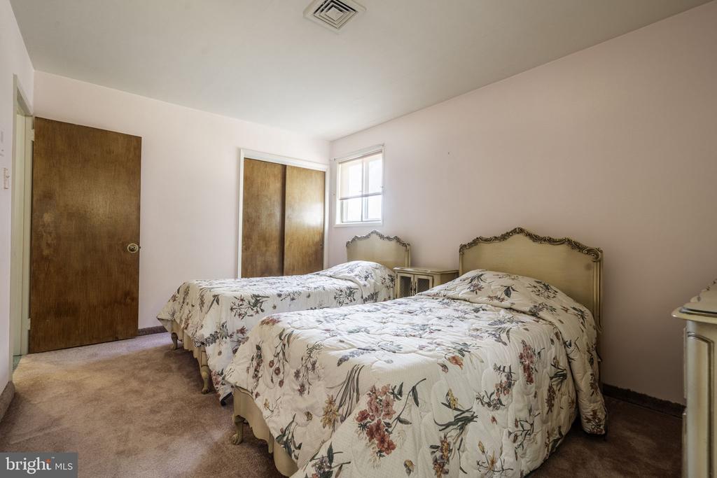 1753 MARILYN DRIVE