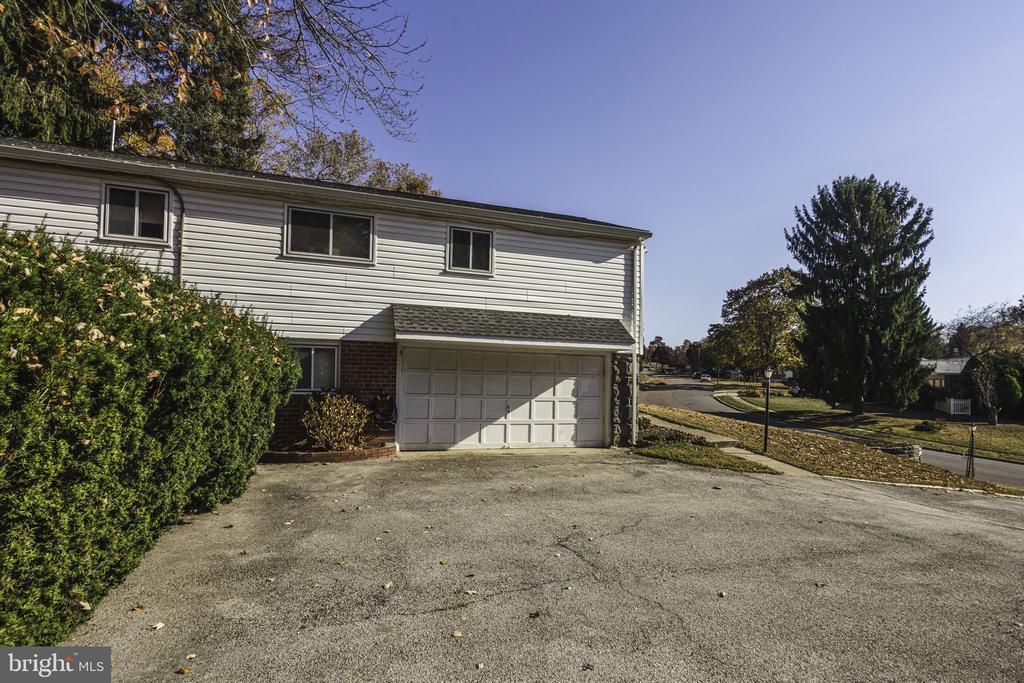1753 MARILYN DRIVE