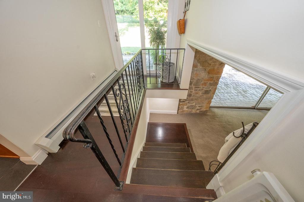 935 LONGVIEW ROAD