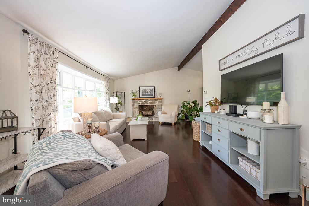 935 LONGVIEW ROAD