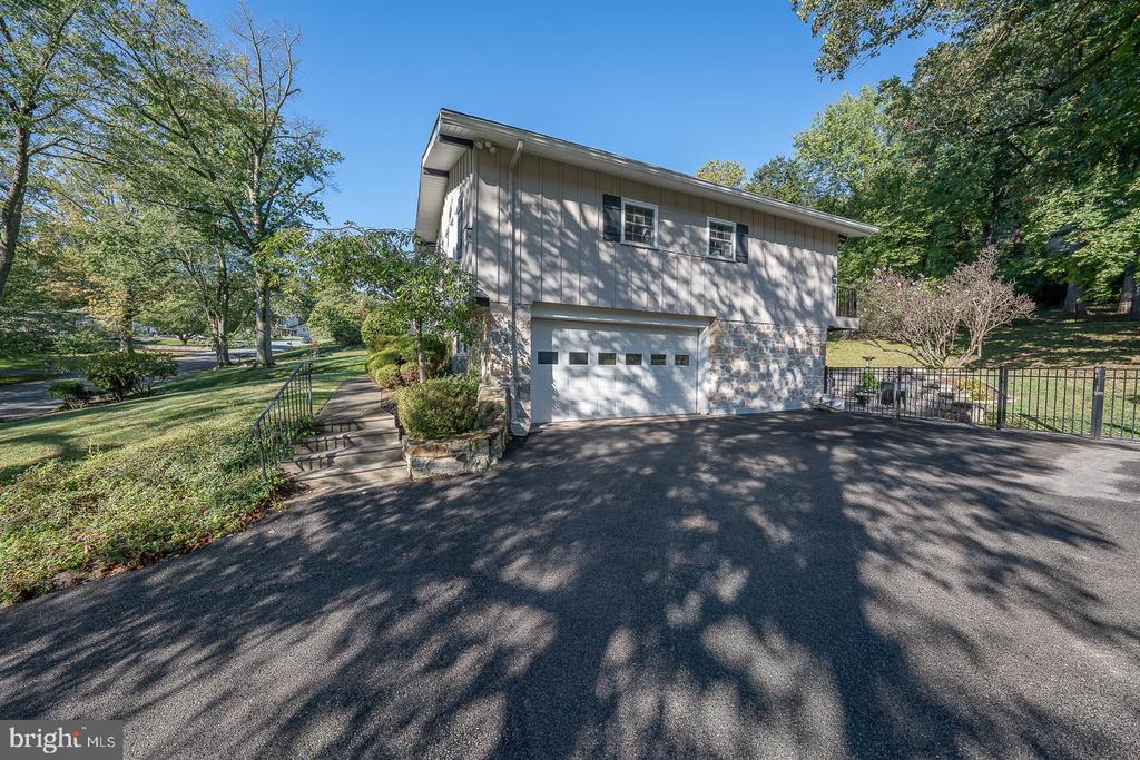 935 LONGVIEW ROAD
