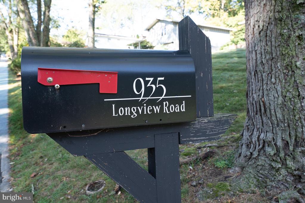 935 LONGVIEW ROAD