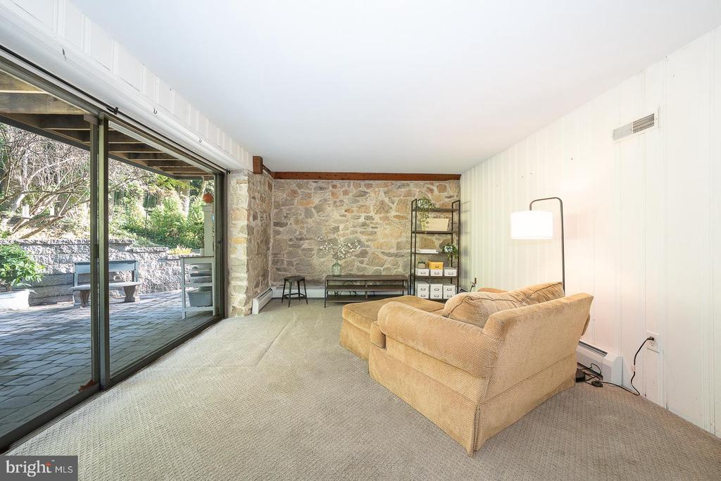 935 LONGVIEW ROAD