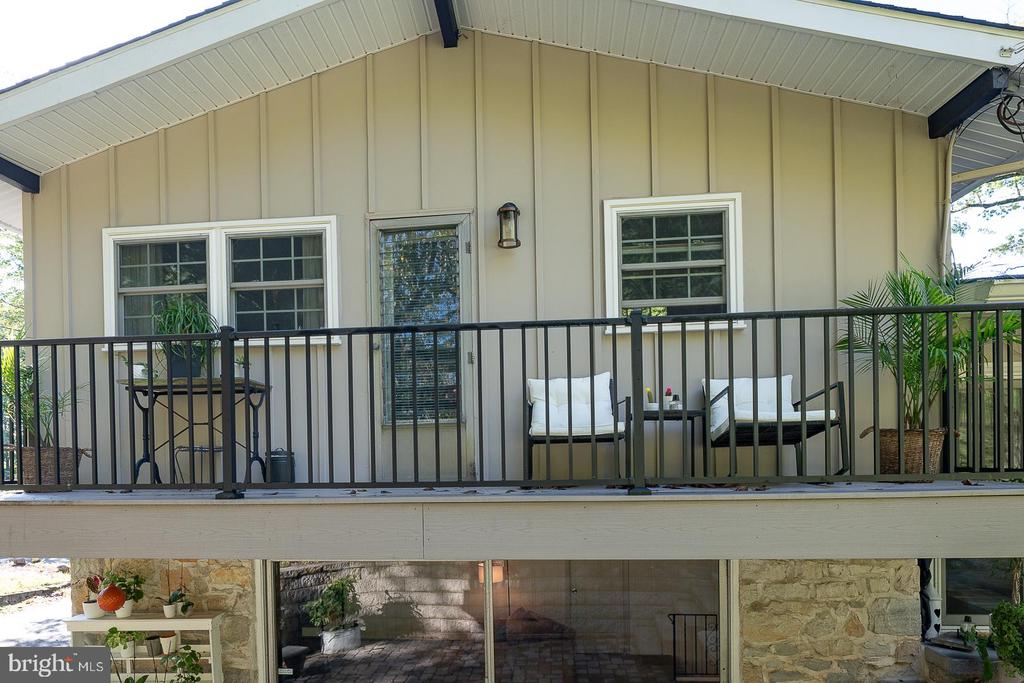 935 LONGVIEW ROAD