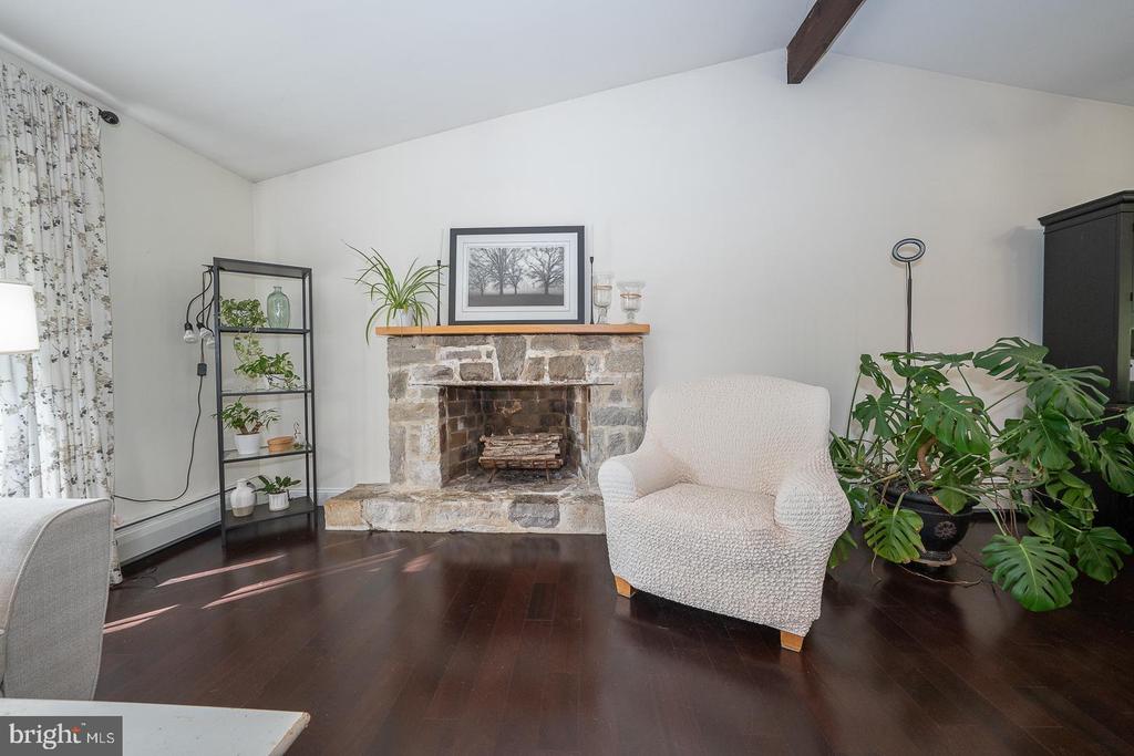 935 LONGVIEW ROAD