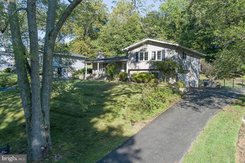 935 LONGVIEW ROAD