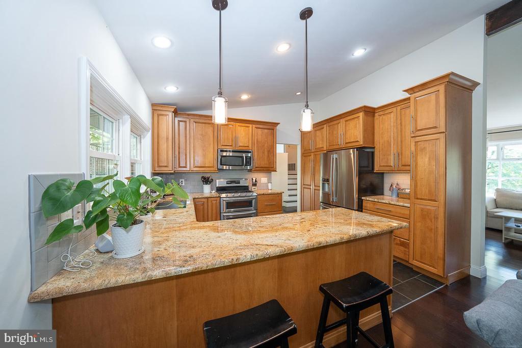 935 LONGVIEW ROAD