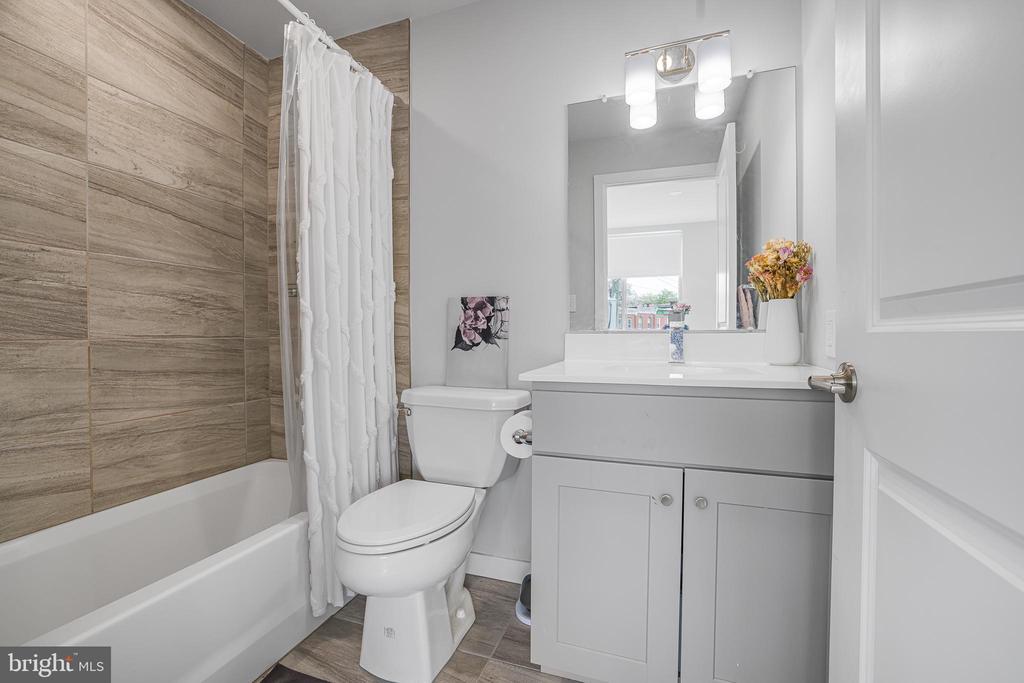 3320 MANTUA AVENUE Unit: B