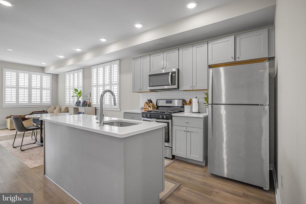 3320 MANTUA AVENUE Unit: B