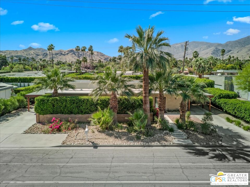 1653 E Sunny Dunes Rd